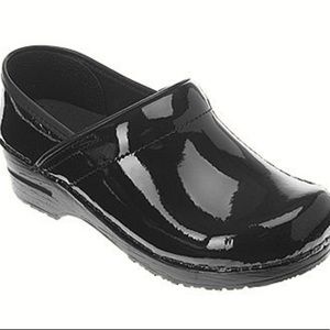Dansko black patent leather clogs size EU42